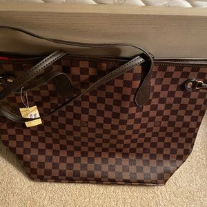 Knock off women’s hand bag